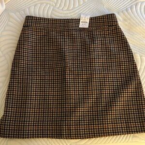 Jcrew wool skirt. Never worn and in great shape. Tags still on it.